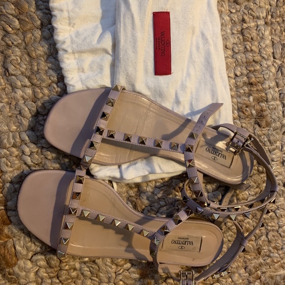 valentino rockstud t strap sandal poudre